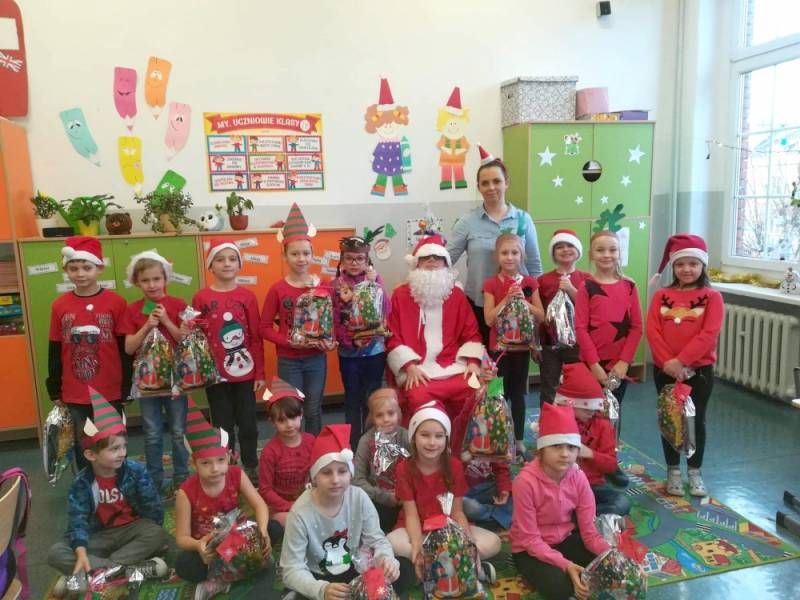 Zdjęcie: Święty Mikołaj zawitał do młodszych klas